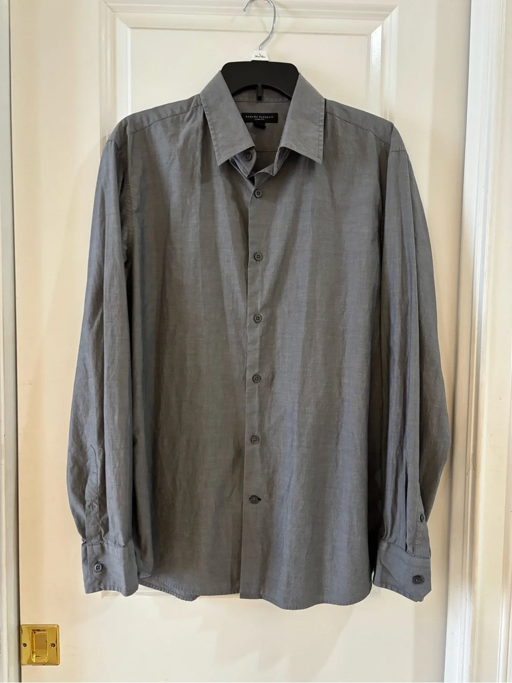 Banana Republic Men's Light Gray Long-Sleeve Button-Up Shirt